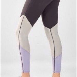 Fabletics powerhold colorblock 💜🤍